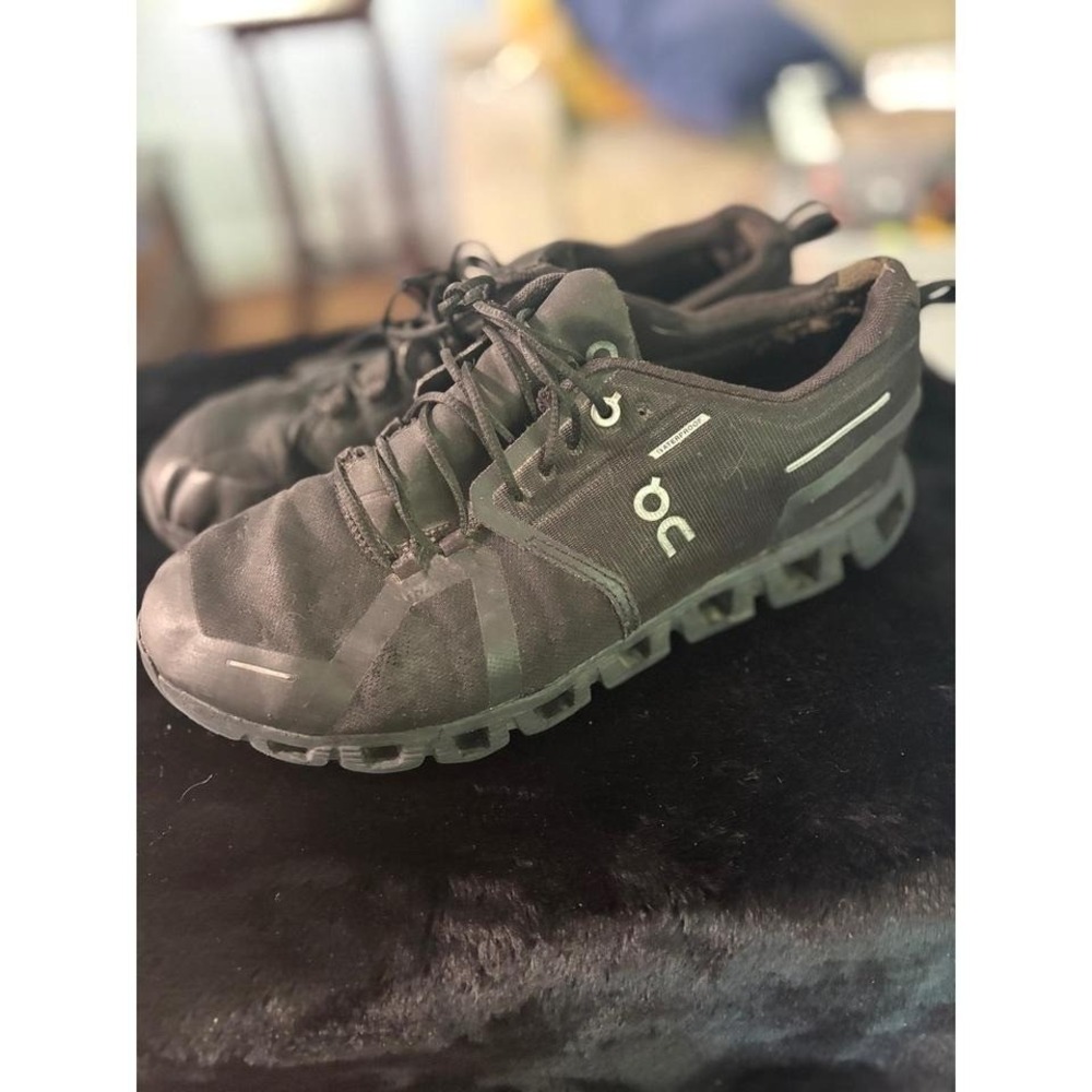 On Running Cloud Waterproof Mens Sneakers Triple Black Size 10
